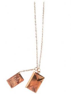 COLLIER PENDENTIF LETTRE DORÉE – MESSAGE SECRET